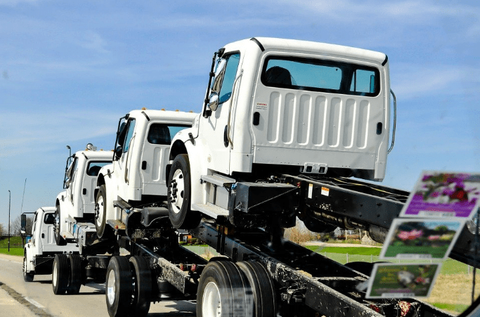 How to Load Your Cargo Safely on a Flatbed Semitrailer