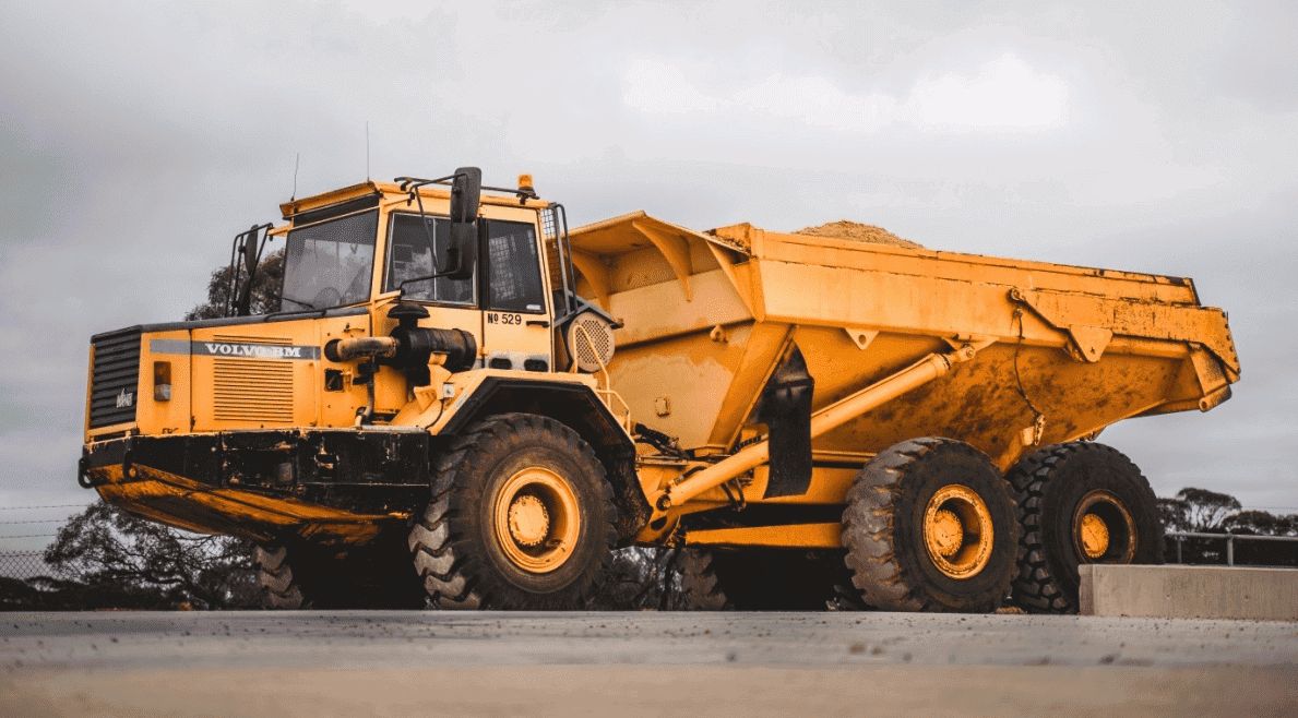3 Reasons Construction Businesses Should Invest in a Dump Truck
