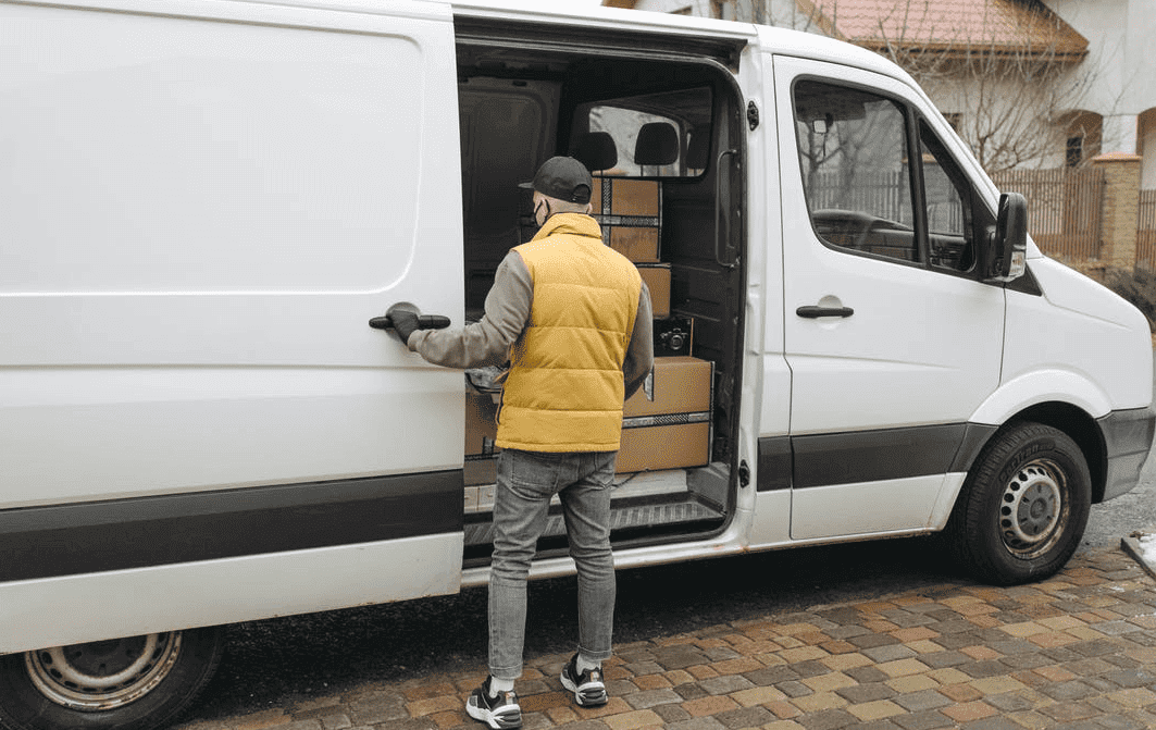 Light Cargo Vans or Heavy-Duty Cargo Trucks, What’s Better for your Haul?